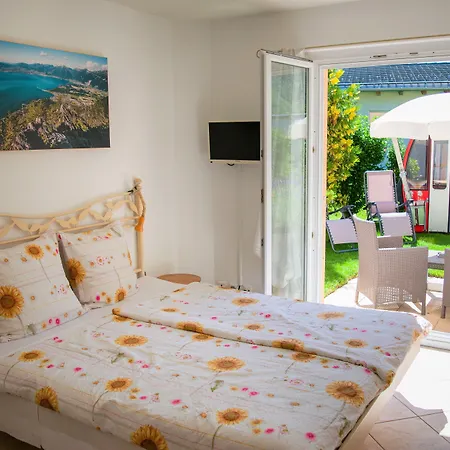 Mon Reve, Petit Dejeuner Bio, Jacuzzi לינה וארוחת בוקר 3*