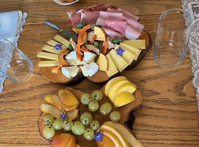 Mon Reve, Petit Dejeuner Bio, Jacuzzi Bed & Breakfast 3*