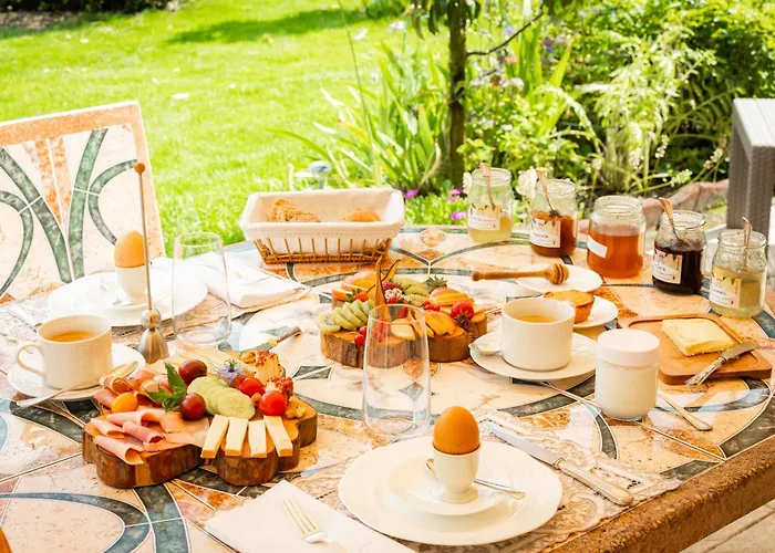 Mon Reve, Petit Dejeuner Bio, Jacuzzi Bed & Breakfast 3*