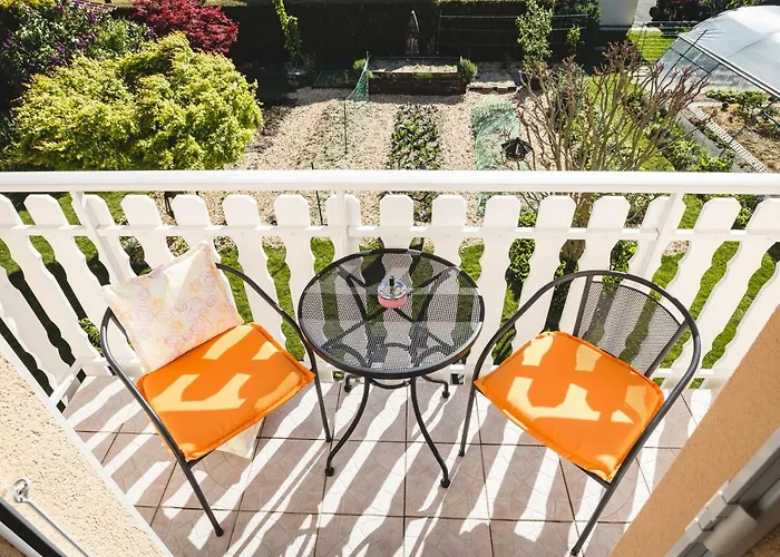 Mon Reve, Petit Dejeuner Bio, Jacuzzi Bed & Breakfast 3*